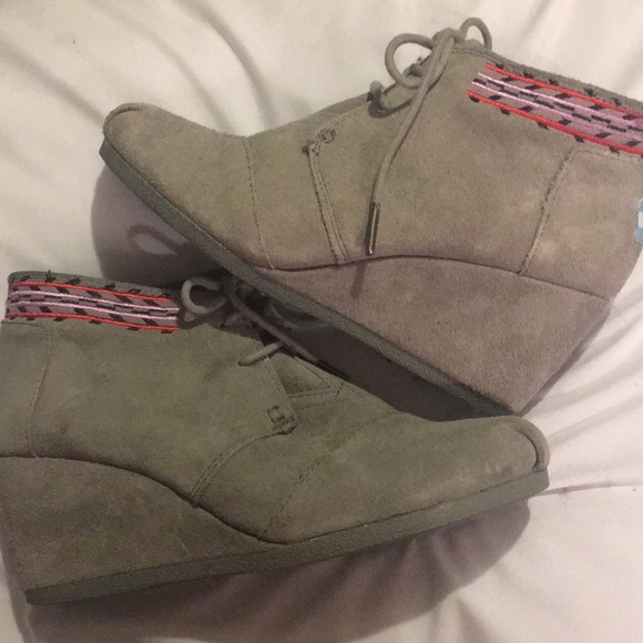 Sold. Toms boots - Picture 1 of 4